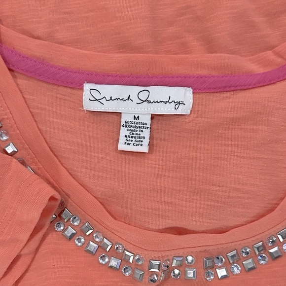 👕🧡 FRENCH LAUNDRY Coral Orange Studded Tee | Women’s M Embellished Top - Picture 3 of 3